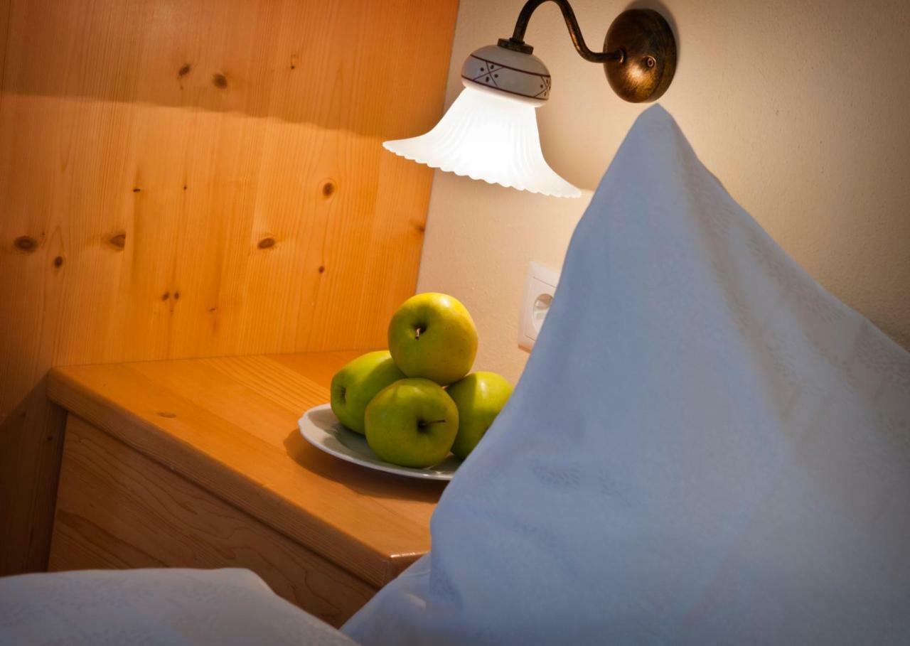 Hotel Weingut Klosterhof 卡尔达罗 外观 照片