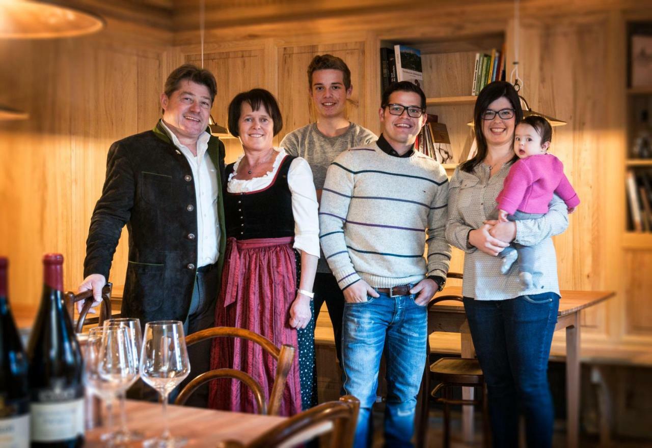 Hotel Weingut Klosterhof 卡尔达罗 外观 照片